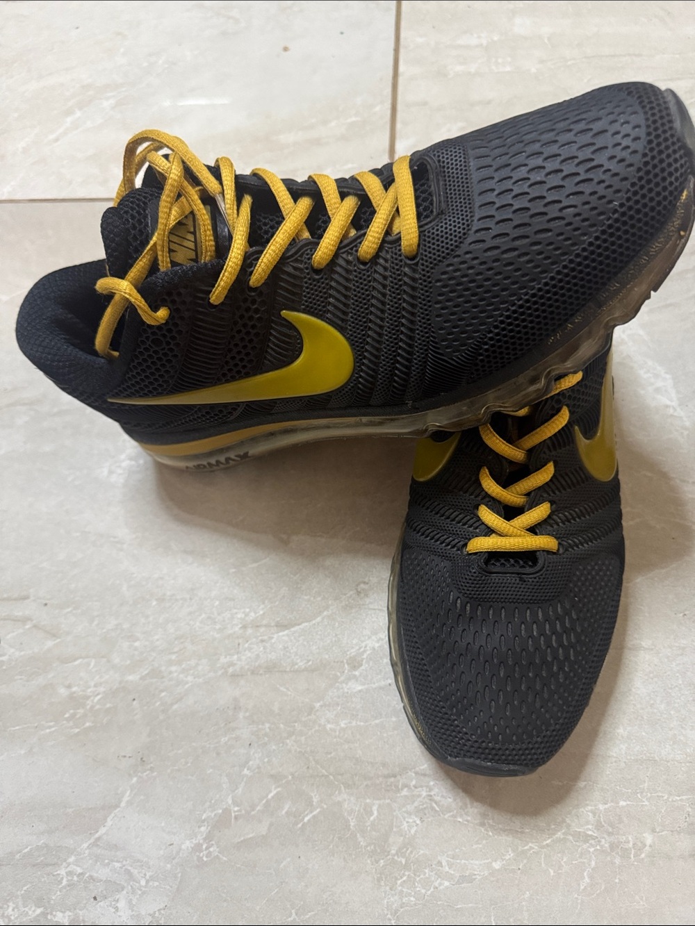 Nike Men’s Black and Yellow Training Sneakers